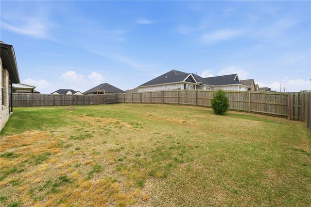 701 Tiger Eye Avenue, Lowell, AR 72745