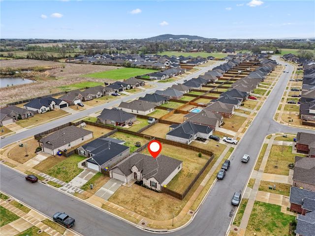 701 Tiger Eye Avenue, Lowell, AR 72745