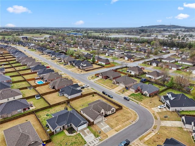 701 Tiger Eye Avenue, Lowell, AR 72745