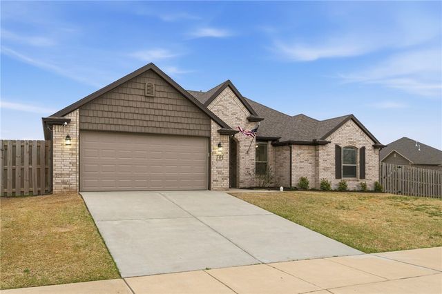 701 Tiger Eye Avenue, Lowell, AR 72745