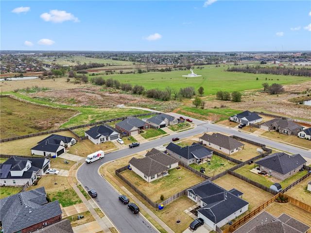 701 Tiger Eye Avenue, Lowell, AR 72745