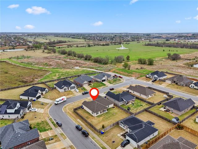 701 Tiger Eye Avenue, Lowell, AR 72745