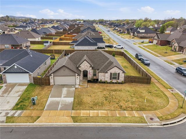 701 Tiger Eye Avenue, Lowell, AR 72745