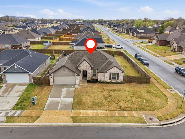 701 Tiger Eye Avenue, Lowell, AR 72745