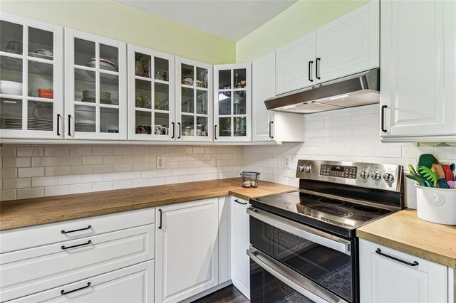 17605 SIMMONS ROAD, Lutz, FL 33548