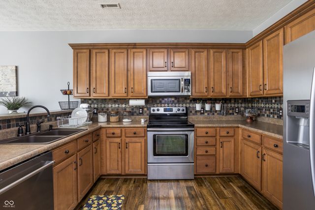 3824 Dusty Sands, Whitestown, IN 46075
