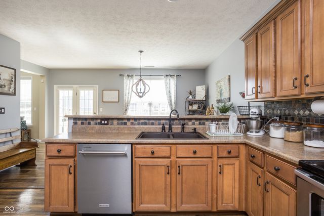 3824 Dusty Sands, Whitestown, IN 46075