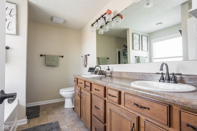 3824 Dusty Sands, Whitestown, IN 46075