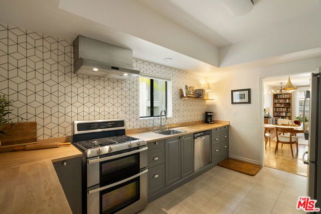 1539 Greenfield Avenue 102, Los Angeles, CA 90025