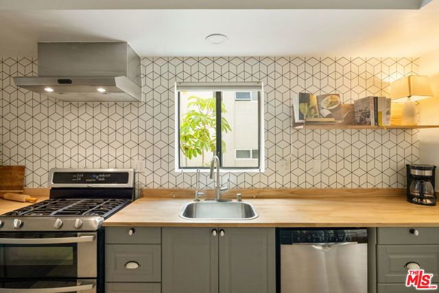 1539 Greenfield Avenue 102, Los Angeles, CA 90025
