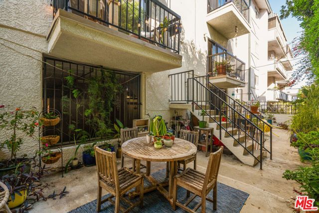 1539 Greenfield Avenue 102, Los Angeles, CA 90025