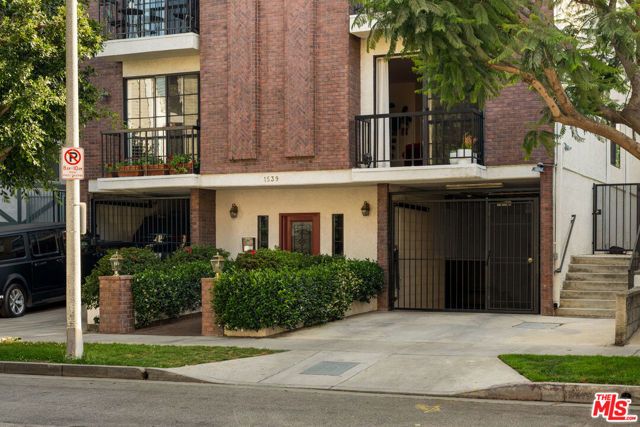 1539 Greenfield Avenue 102, Los Angeles, CA 90025