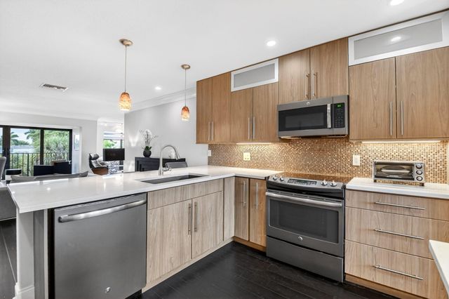 4290 Deste Court 303, Lake Worth, FL 33467