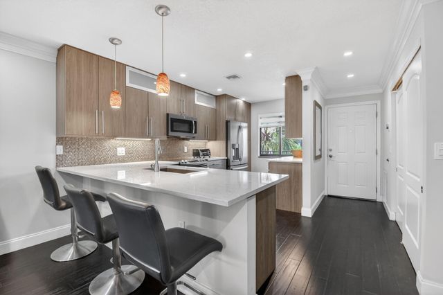 4290 Deste Court 303, Lake Worth, FL 33467