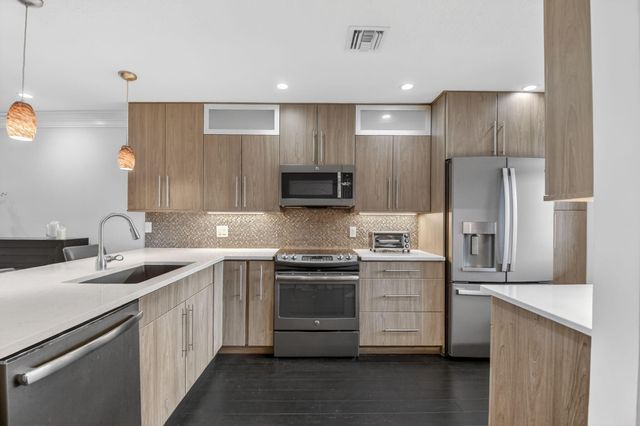 4290 Deste Court 303, Lake Worth, FL 33467