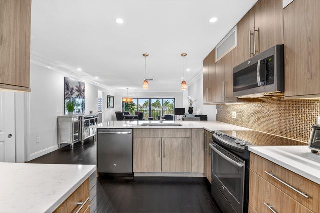 4290 Deste Court 303, Lake Worth, FL 33467