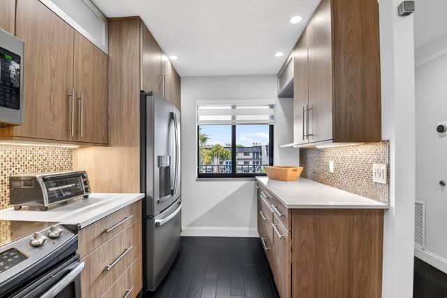 4290 Deste Court 303, Lake Worth, FL 33467