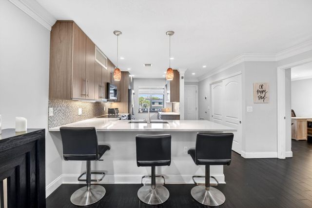 4290 Deste Court 303, Lake Worth, FL 33467