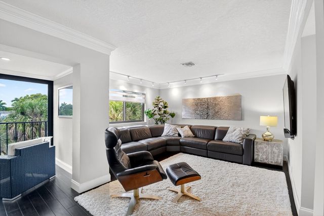 4290 Deste Court 303, Lake Worth, FL 33467