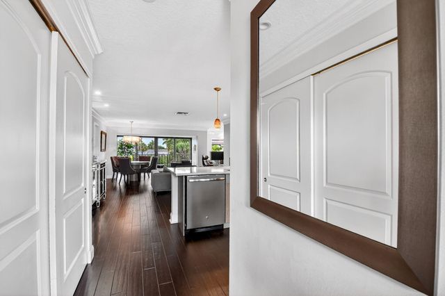 4290 Deste Court 303, Lake Worth, FL 33467