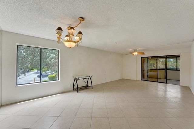 5306 Cedar Lake Drive 201, Boynton Beach, FL 33437