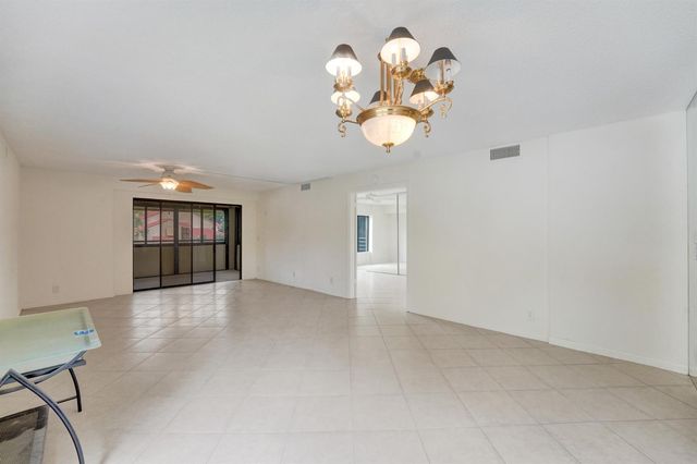 5306 Cedar Lake Drive 201, Boynton Beach, FL 33437