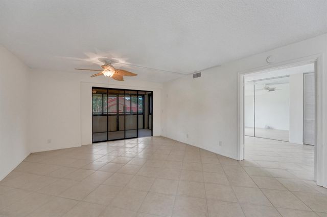 5306 Cedar Lake Drive 201, Boynton Beach, FL 33437