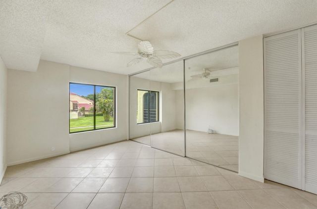 5306 Cedar Lake Drive 201, Boynton Beach, FL 33437