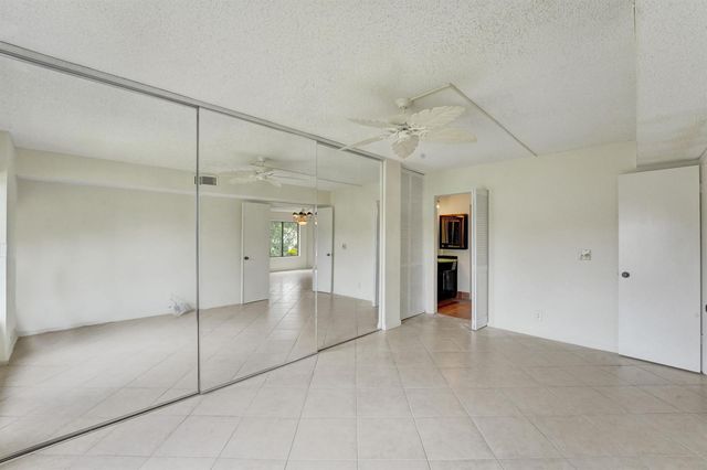 5306 Cedar Lake Drive 201, Boynton Beach, FL 33437