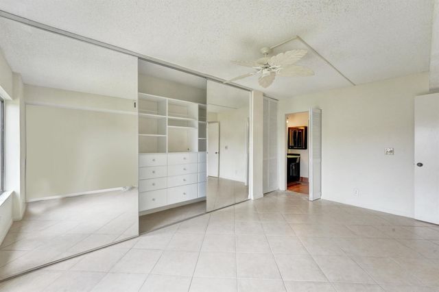 5306 Cedar Lake Drive 201, Boynton Beach, FL 33437