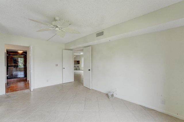 5306 Cedar Lake Drive 201, Boynton Beach, FL 33437