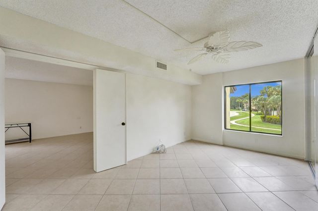 5306 Cedar Lake Drive 201, Boynton Beach, FL 33437