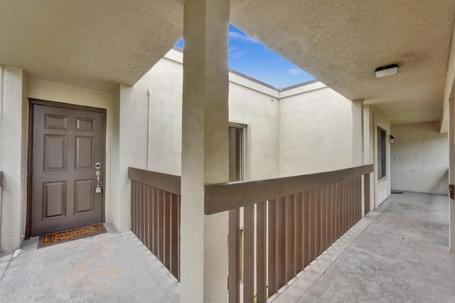5306 Cedar Lake Drive 201, Boynton Beach, FL 33437
