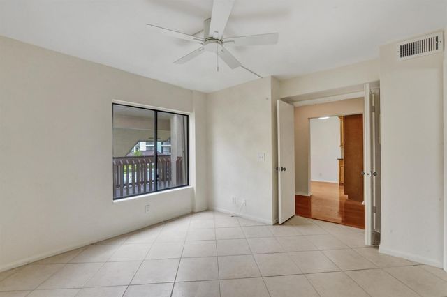 5306 Cedar Lake Drive 201, Boynton Beach, FL 33437