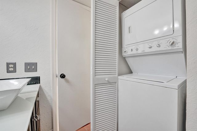5306 Cedar Lake Drive 201, Boynton Beach, FL 33437
