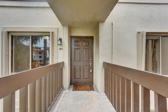 5306 Cedar Lake Drive 201, Boynton Beach, FL 33437