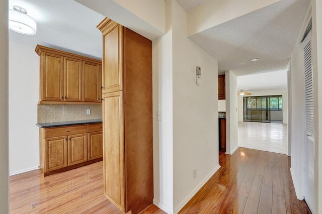 5306 Cedar Lake Drive 201, Boynton Beach, FL 33437
