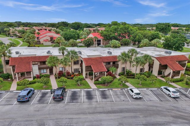 5306 Cedar Lake Drive 201, Boynton Beach, FL 33437