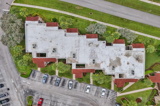 5306 Cedar Lake Drive 201, Boynton Beach, FL 33437