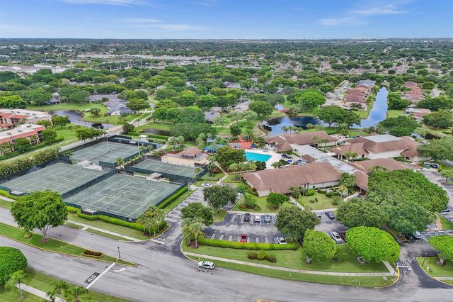 5306 Cedar Lake Drive 201, Boynton Beach, FL 33437