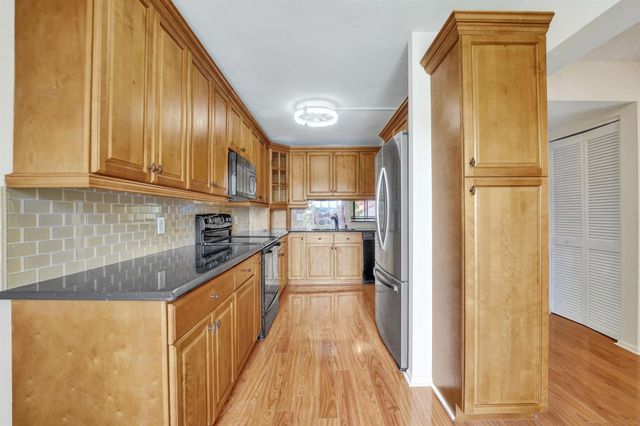 5306 Cedar Lake Drive 201, Boynton Beach, FL 33437