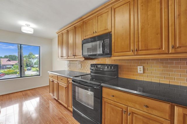 5306 Cedar Lake Drive 201, Boynton Beach, FL 33437