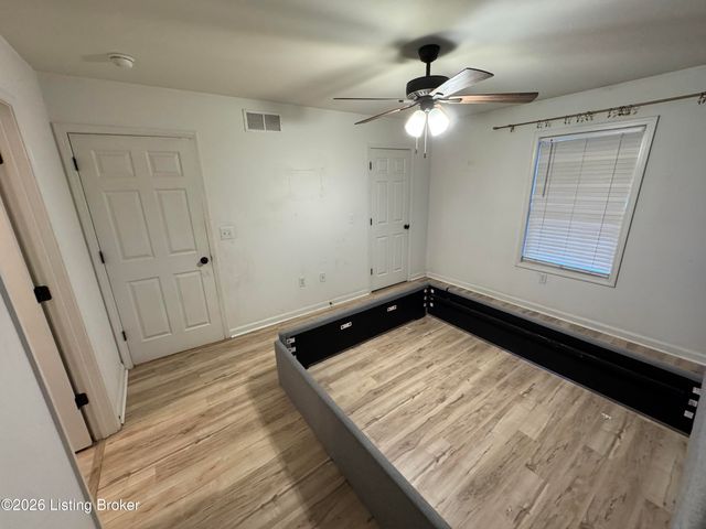 5466 R Bruce Ave, Louisville, KY 40214