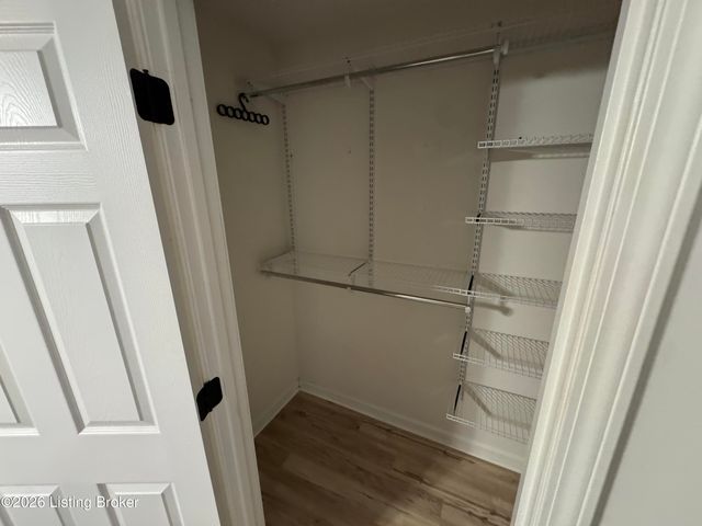 5466 R Bruce Ave, Louisville, KY 40214