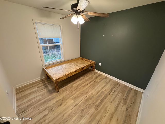 5466 R Bruce Ave, Louisville, KY 40214