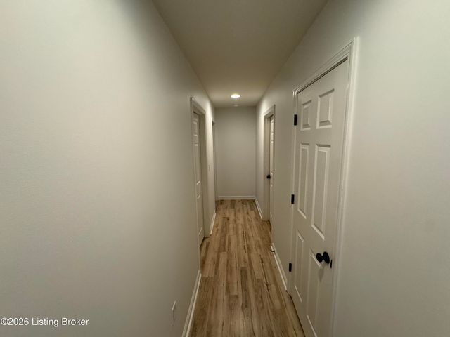 5466 R Bruce Ave, Louisville, KY 40214