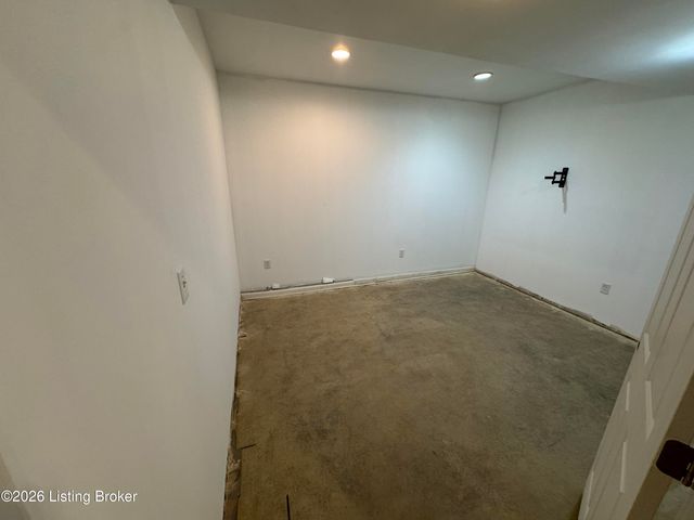 5466 R Bruce Ave, Louisville, KY 40214