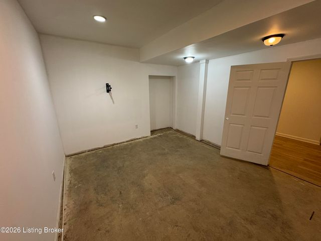 5466 R Bruce Ave, Louisville, KY 40214