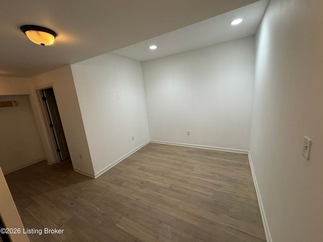 5466 R Bruce Ave, Louisville, KY 40214