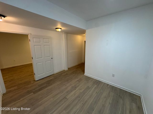 5466 R Bruce Ave, Louisville, KY 40214